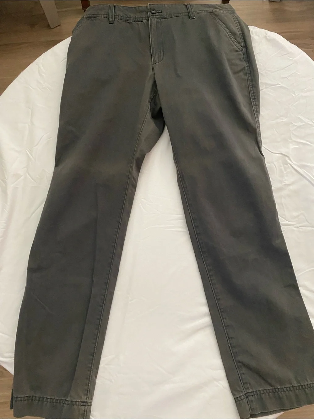 Women’s Eddie Bauer gray chino style pant